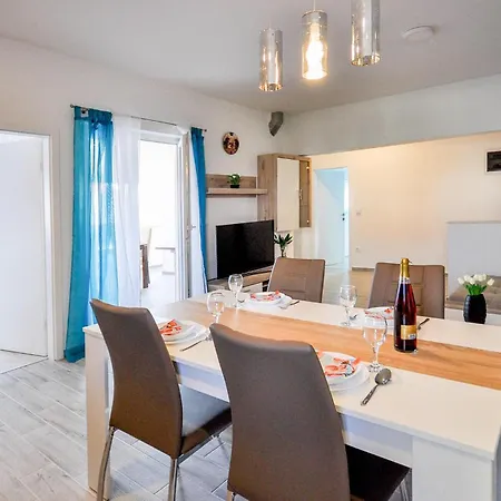 Appartement Amazing In Novigrad With Swimming Pool